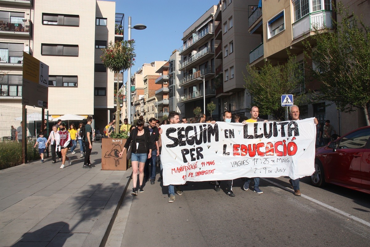Manifestants a la sortida de Can Batlló