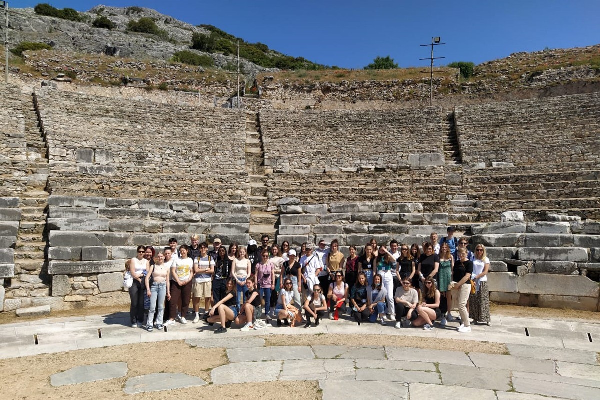 Els alumnes a l'amfiteatre Philippi