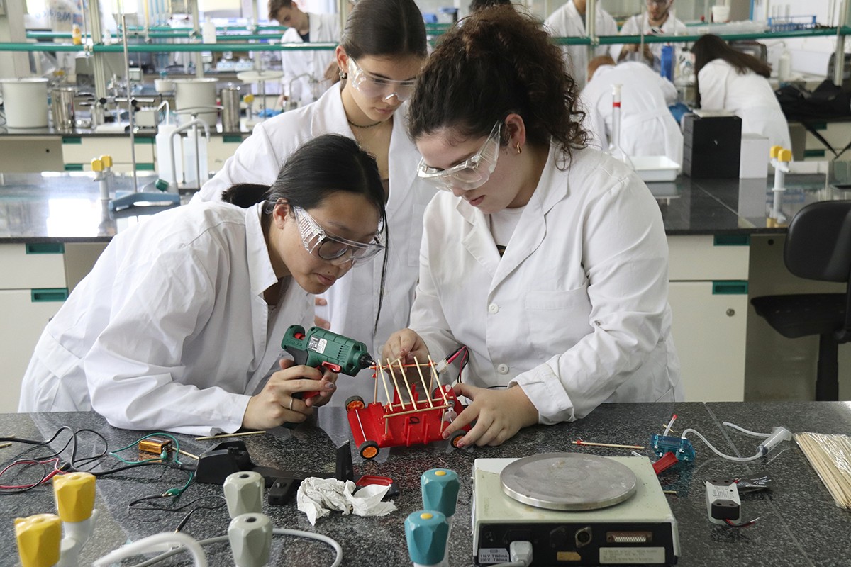 Un grup d'alumnes d'Enginyeria Química de la URV
