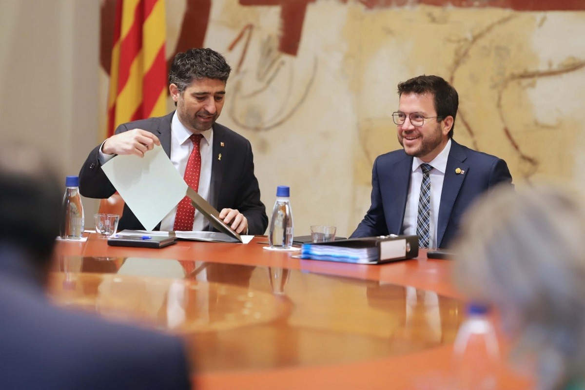 Pere Aragonès i Jordi Puigneró, a la reunió del Govern.
