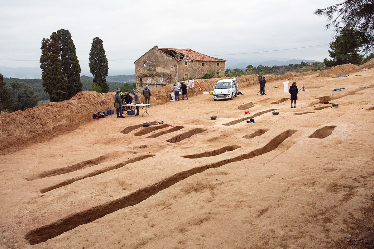 Fase d'excavacions a la fossa del Mas de Santa Magdalena, a Móra d'Ebre.