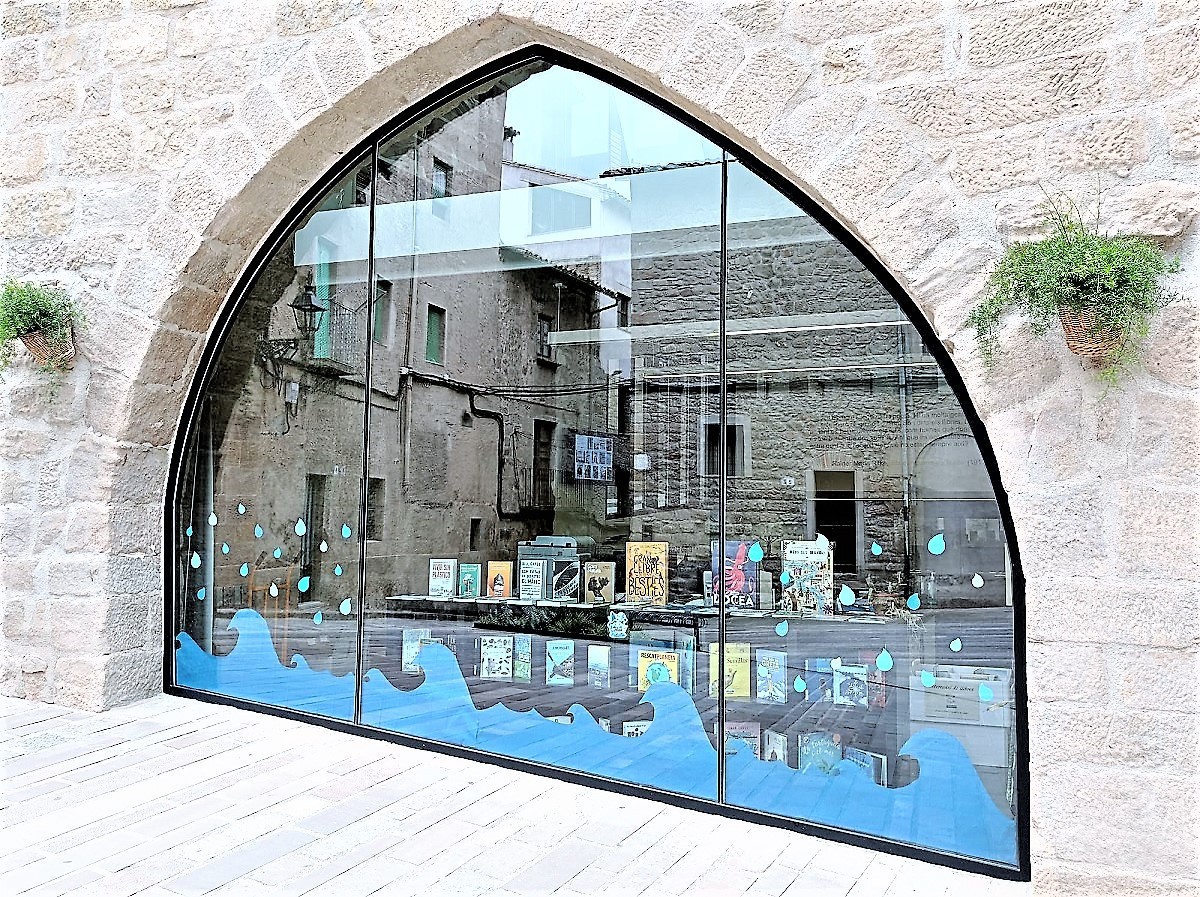 Tant a la Biblioteca Municipal de Sant Llorenç com a la Carles Morató de Solsona tenen exposats aquests dies una sèrie de llibres sobre l’aigua que els ha fet arribar la Central de Biblioteques de Lleida