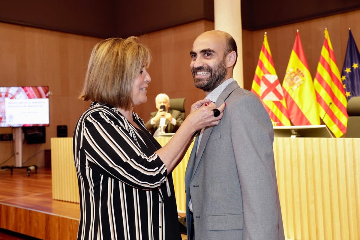 La presidenta de la Diputació de Barcelona, Núria Marín, amb el nou diputat Marc Verdaguer.