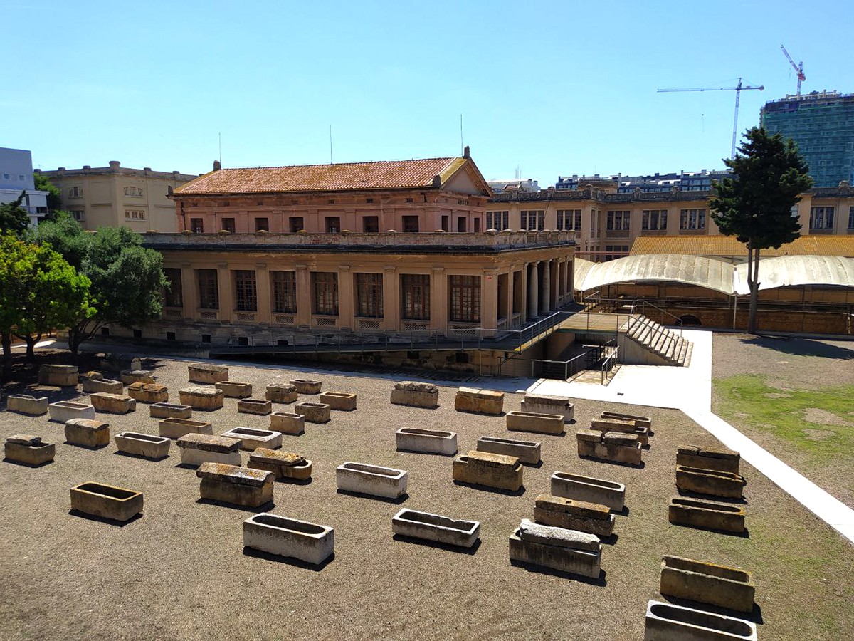 La Necròpolis paleocristiana de Tarragona, amb l'edifici del museu al centre