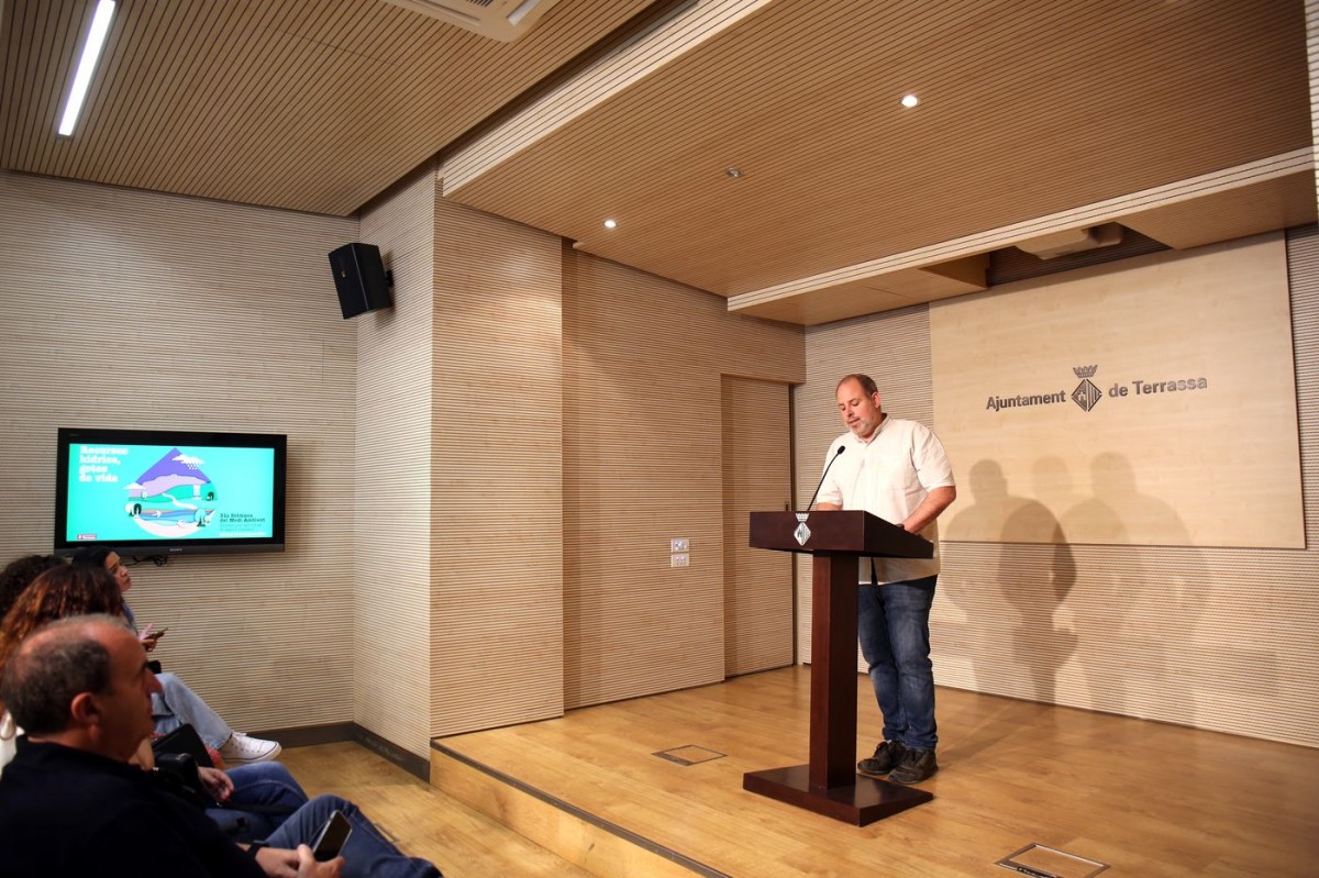 El regidor de Medi Ambient Sostenibilitat i Energia, Carles Caballero, durant la roda de premsa