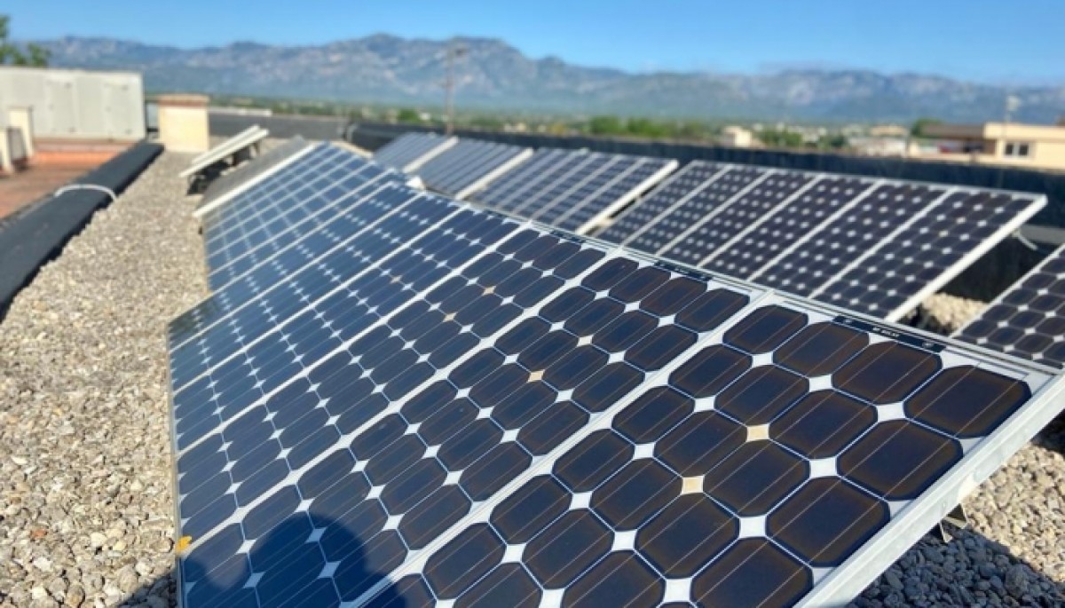 S'instal·laran plaques solars en un edifici particular