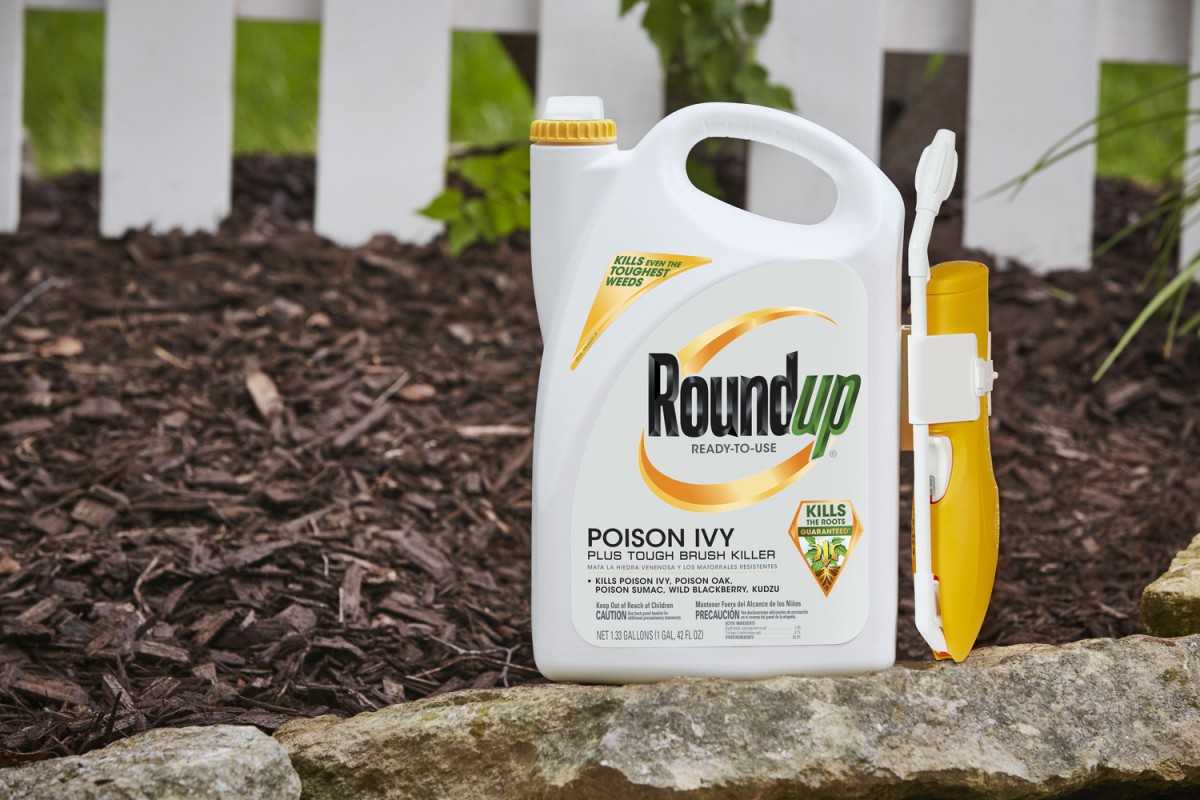 L'herbicida més utilitzat, el glifosat, pot exercir un fort impacte sobre les espècies bacterianes de la microbiota humana; RoundUP n'és la marca més utilitzada.