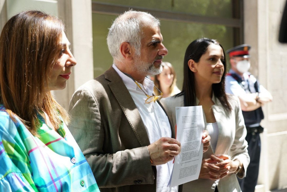 Inés Arrimadas, Carlos Carrizosa i Luz Guilarte, aquest dimecres abans de presentar una denúncia contra Cambray a la Fiscalia