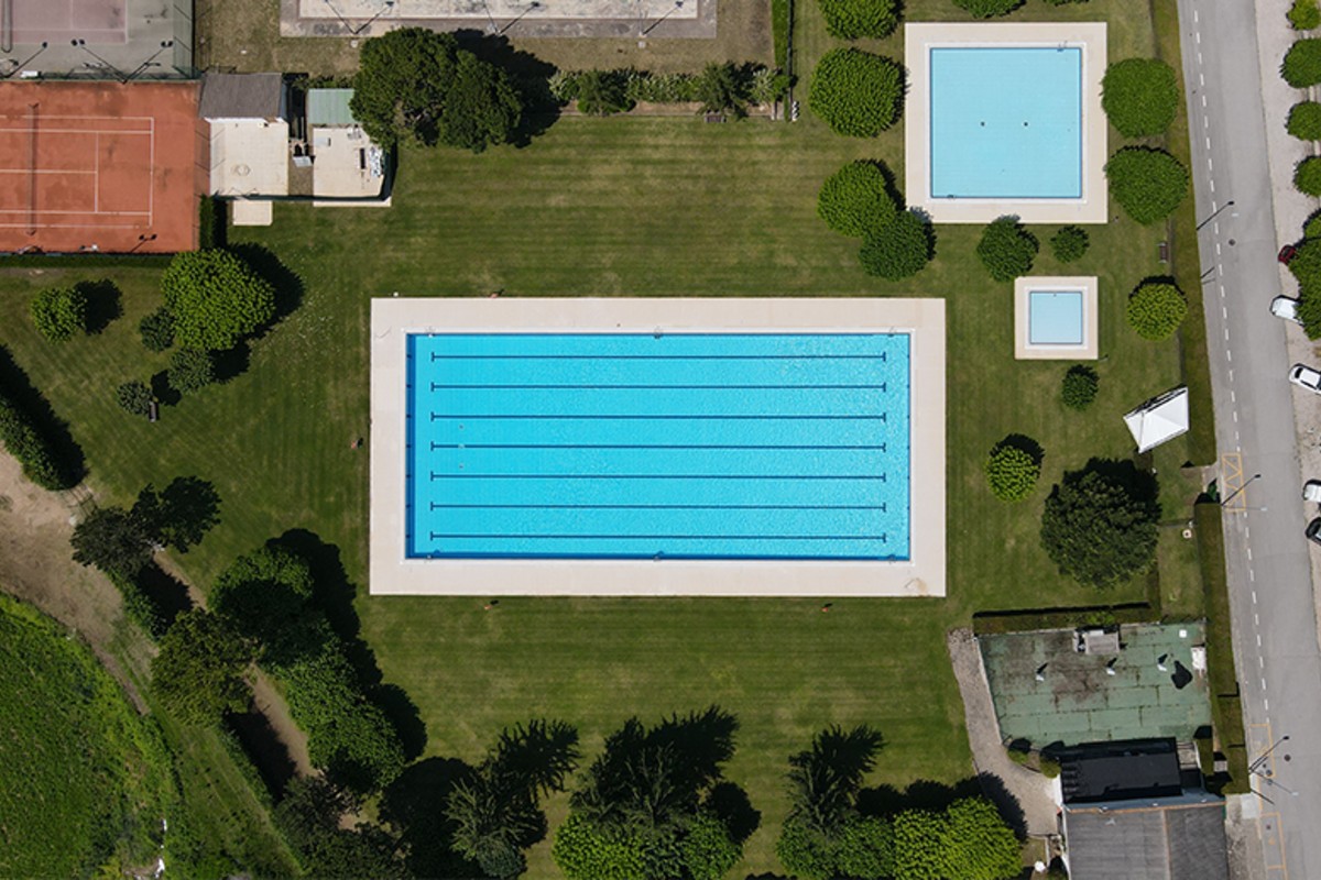 Imatge aèria de la piscina municipal de Gironella 