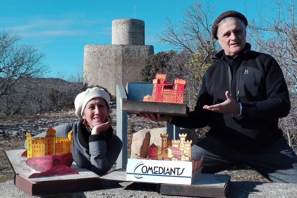Imatge de la presentació de l'espectacle davant del Castell de Mur