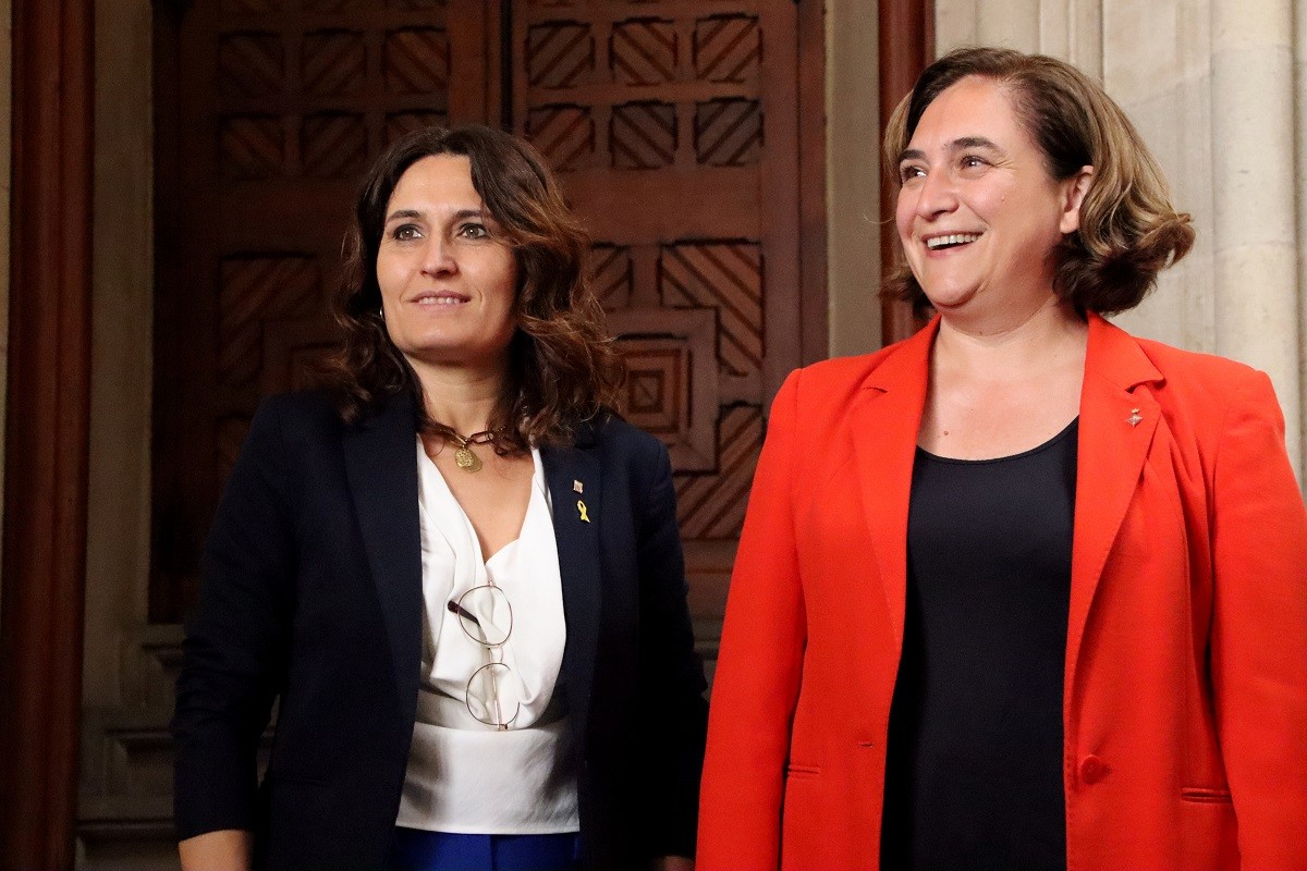 La consellera de Presidència, Laura Vilagrà, i l'alcaldessa de Barcelona, Ada Colau, aquest dijous