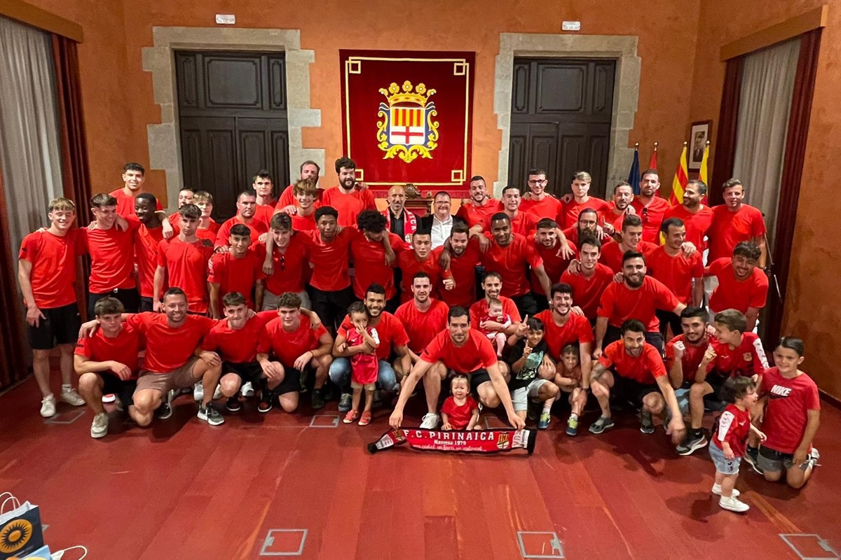Delegació del FC Pirinaica a l'Ajuntament de Manresa