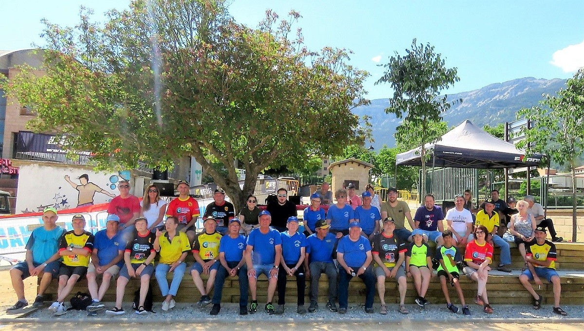 Foto de grup dels participants al torneig de cloenda de Sant Llorenç de Morunys
