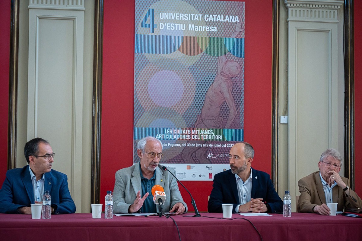 Josep Gili, Jordi Casasses, Marc Aloy i Genís Sinca en la presentació de la Universitat Catalana d'Estiu