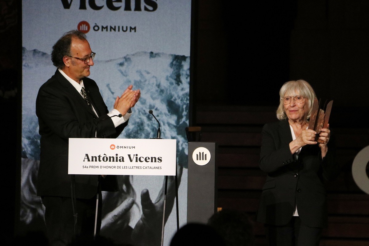 Antònia Vicens recull el Premi d'Honor de les Lletres Catalanes