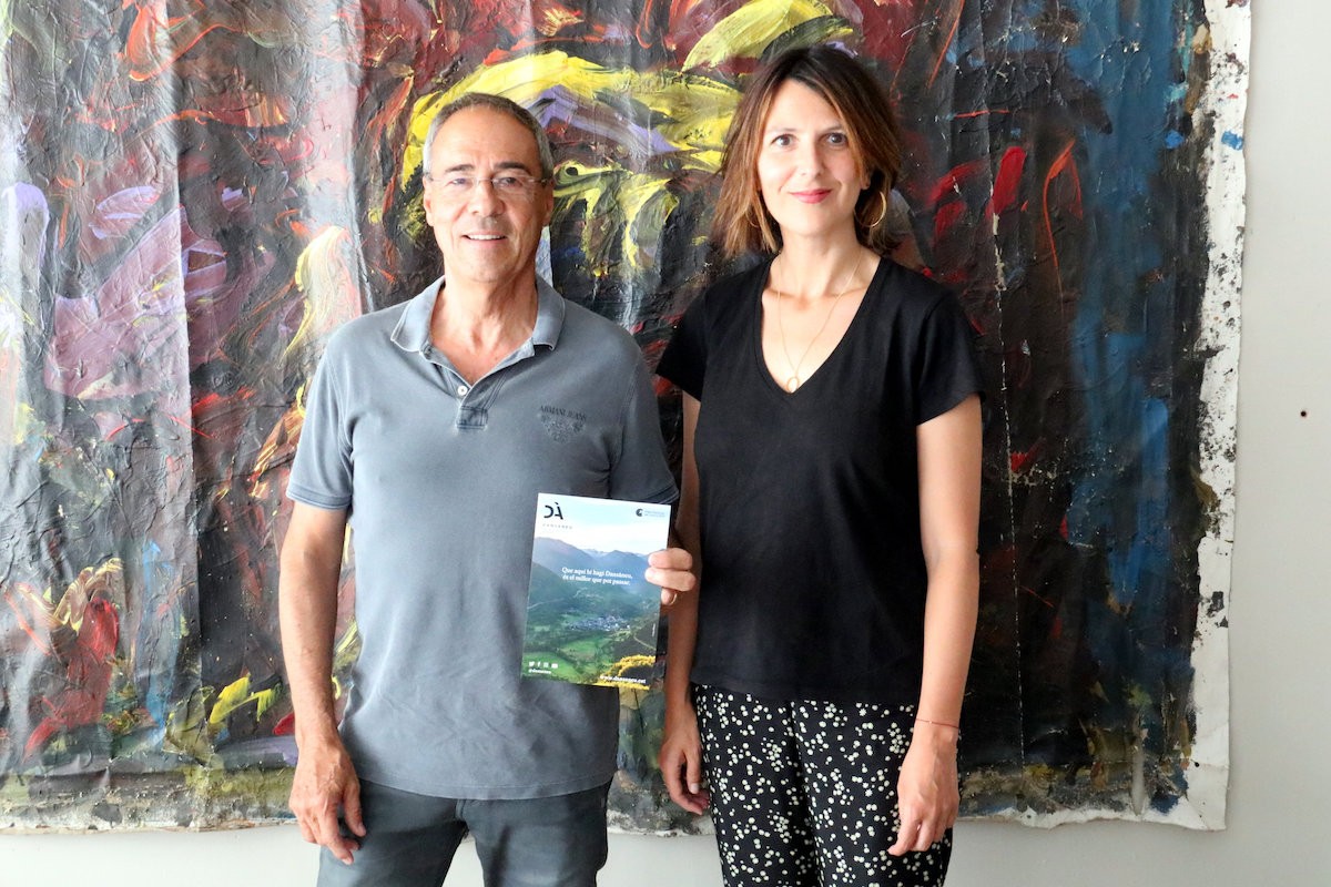 El president del Consell Cultural de les Valls d'Àneu, Ferran Rella, amb la directora del Dansàneu, Rut Martínez
