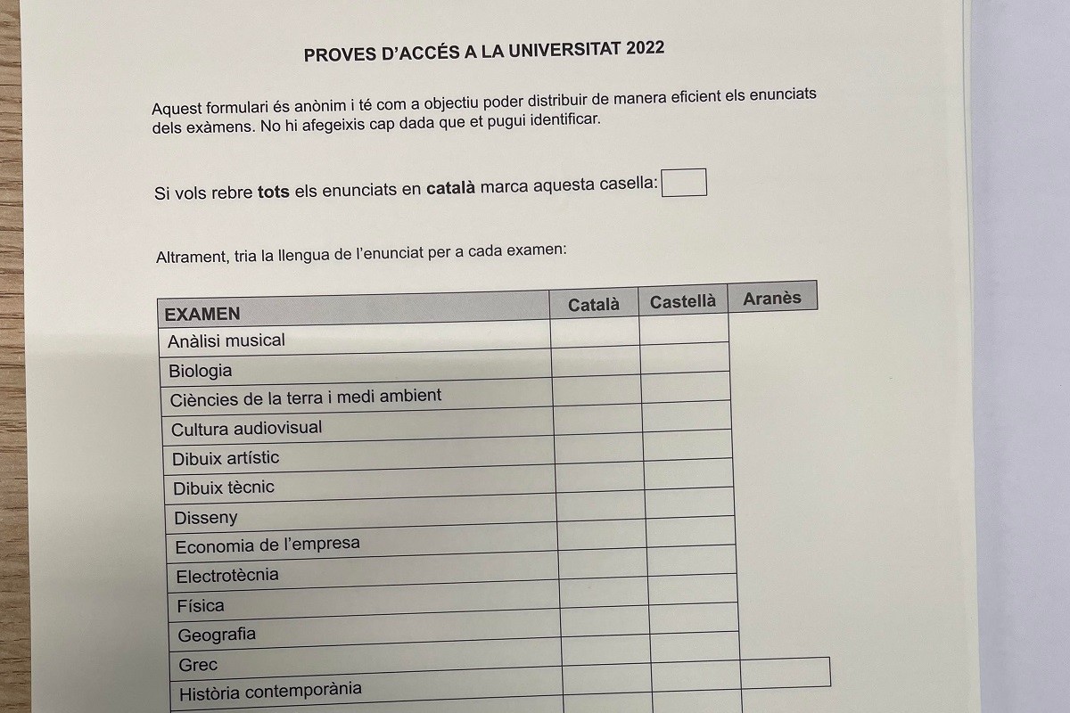 Formulari anònim que han omplert els estudiants per escollir l'idioma de les proves de selectivitat