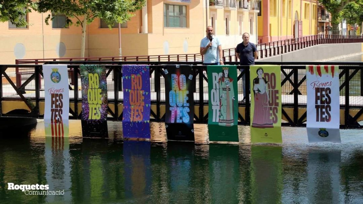 Roquetes estrena noves banderoles per engalanar els principals carrers a les Festes Majors 