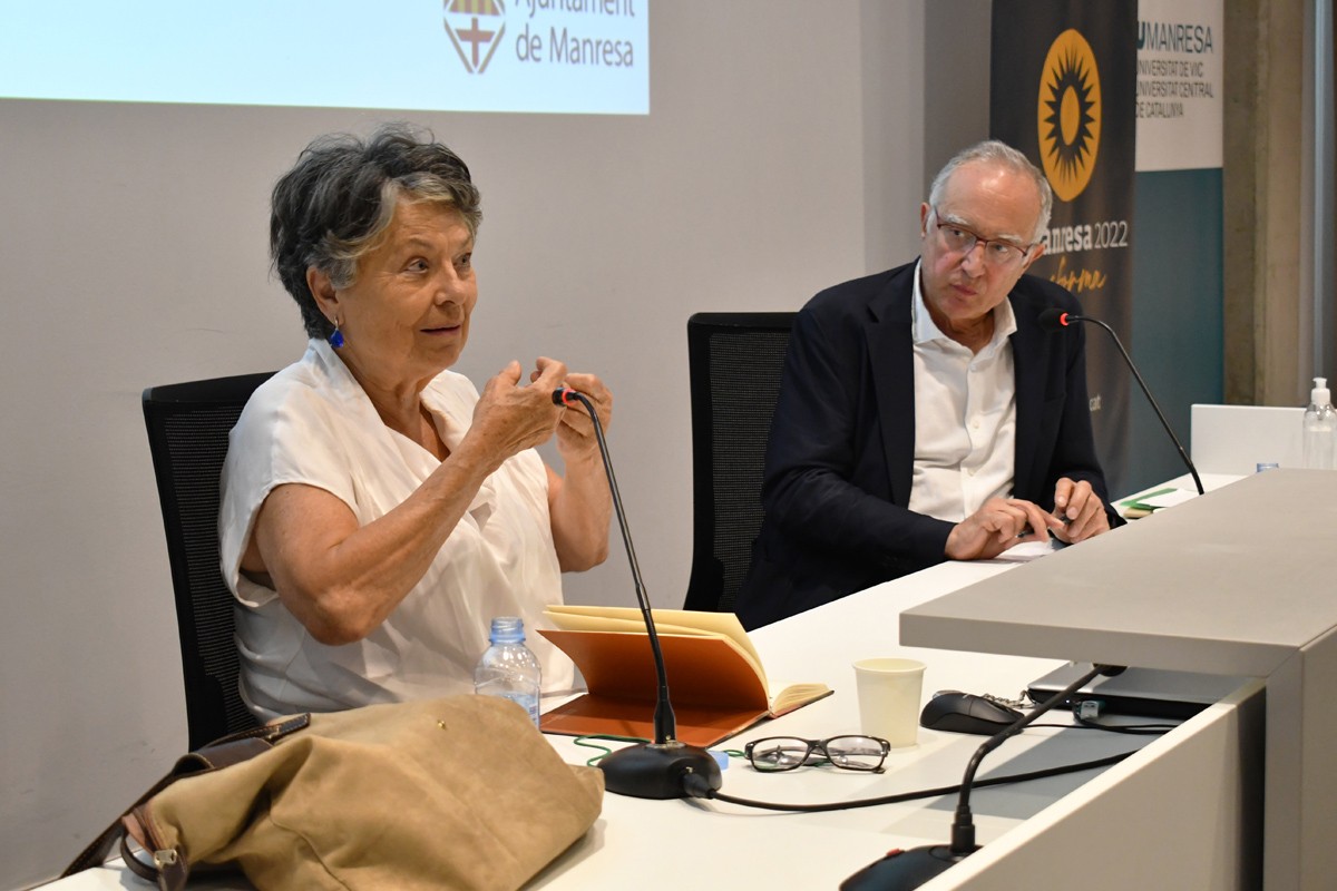 Marina Subirats i Salvador Cardús durant el diàleg del cicle Àgora Educació 2022