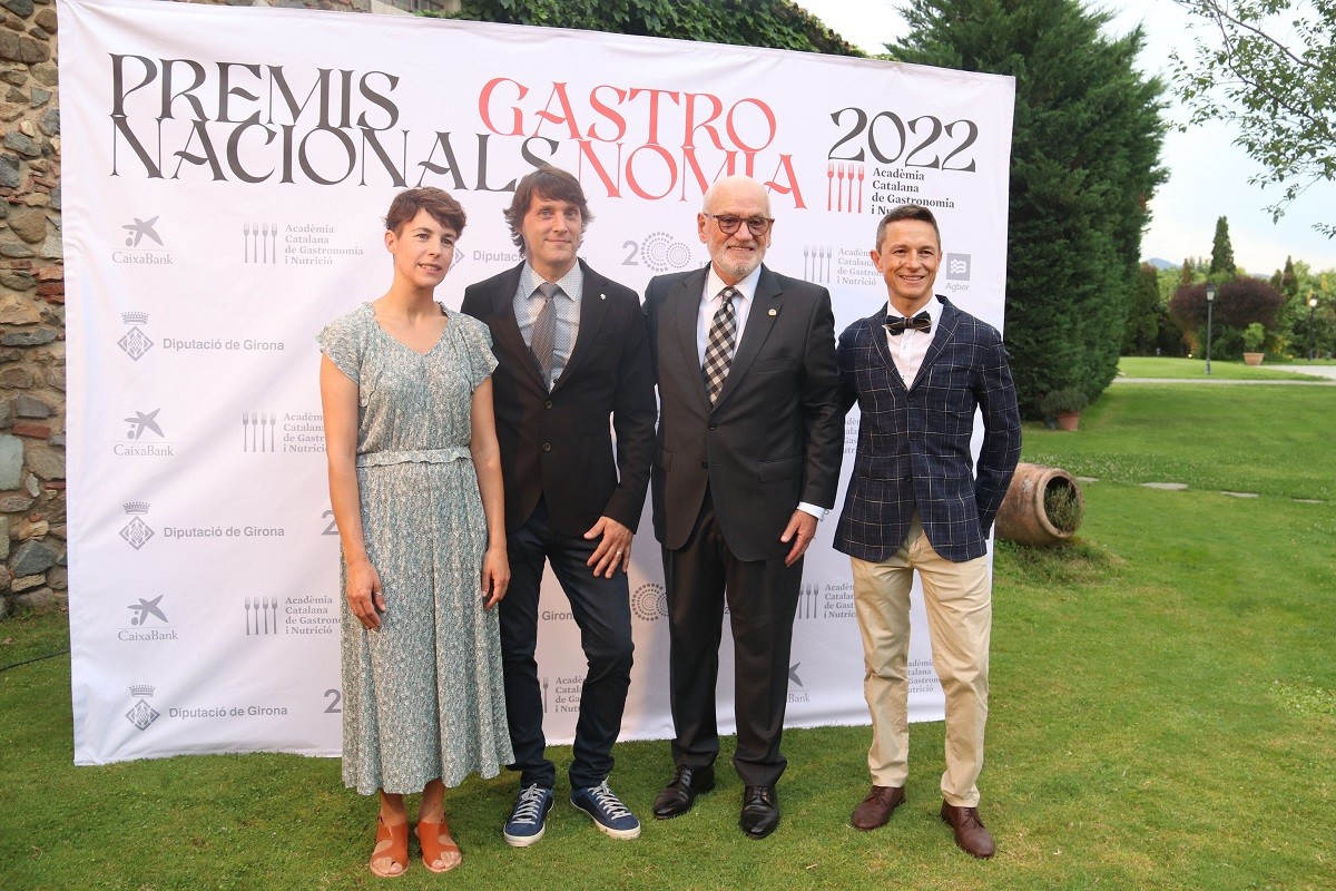 Els premiats de l'Acadèmia Catalana de Gastronomia amb el seu director