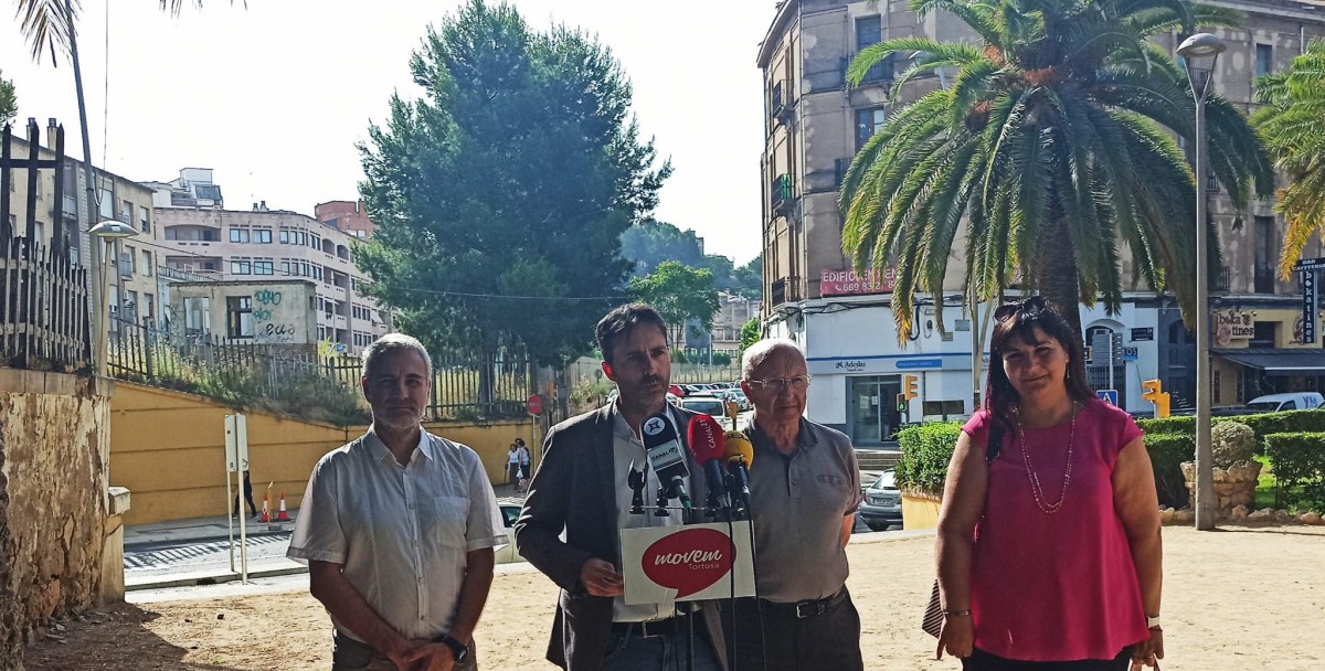 Roda de premsa de Movem Tortosa per portar a debat l'aparcament a Tortosa