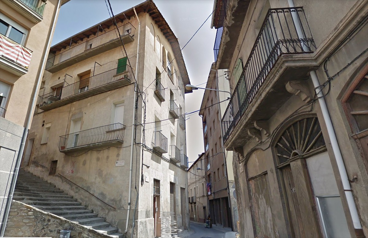 Imatge d'un dels habitatges que ha comprat l'Ajuntament d'Olot