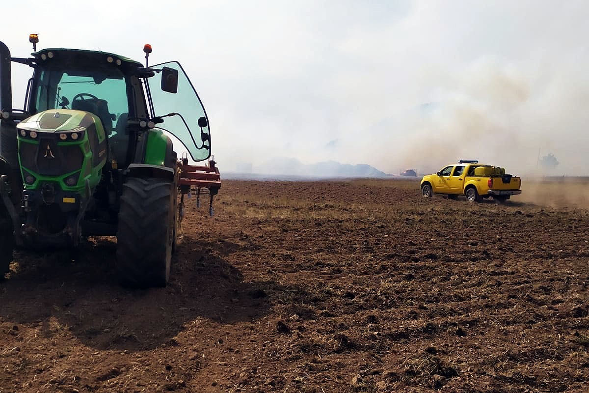 Pagesos i ADF coordinats durant l'incendi de Sallent