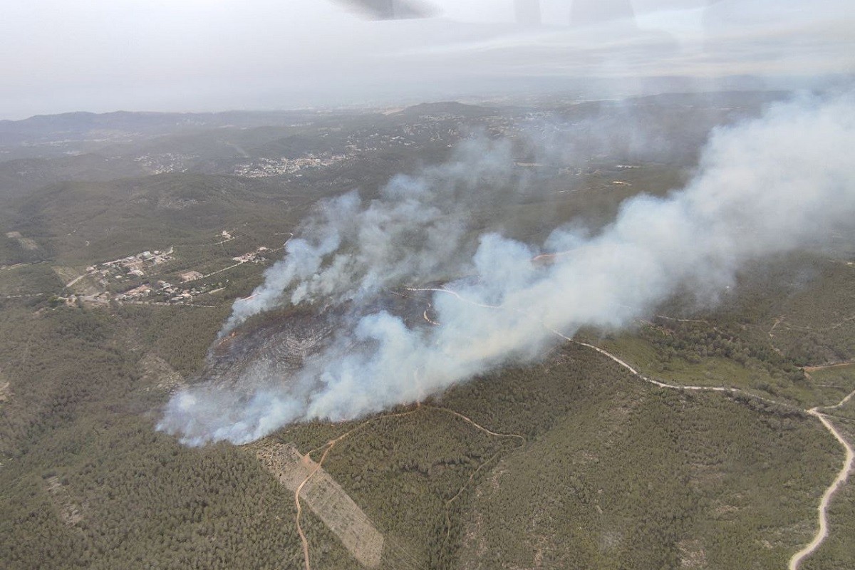 Imatge de l'incendi a Sant Pere de Ribes