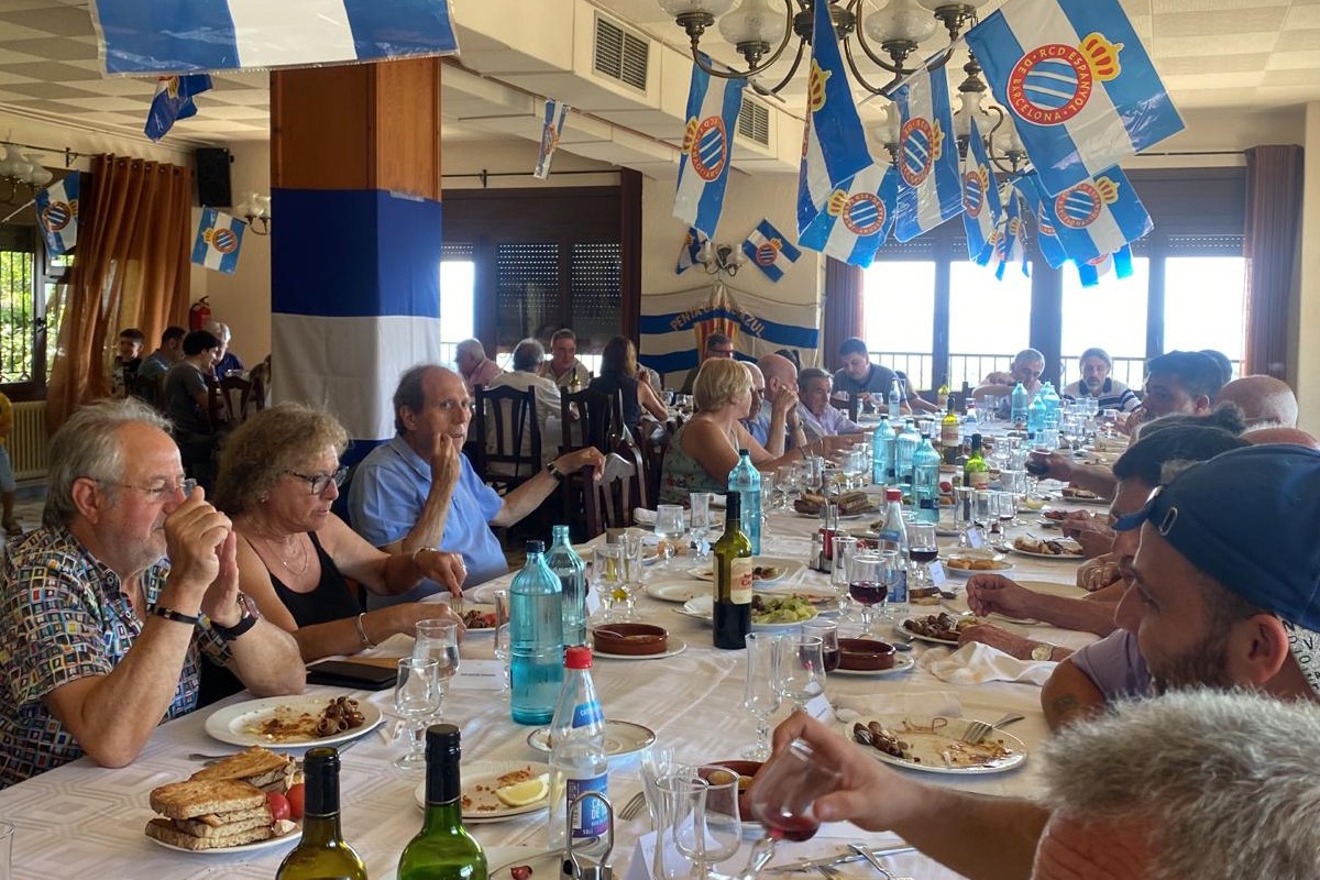 Un moment del dinar de penyistes blanc-i-blaus de Sant Celoni i comarca