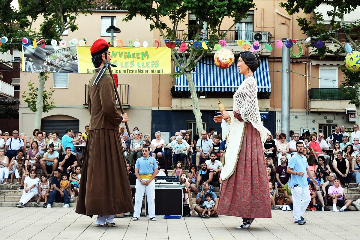 El Joanet i la Roser ballen durant la Festa Major de Sant Joan en el seu 40è aniversari