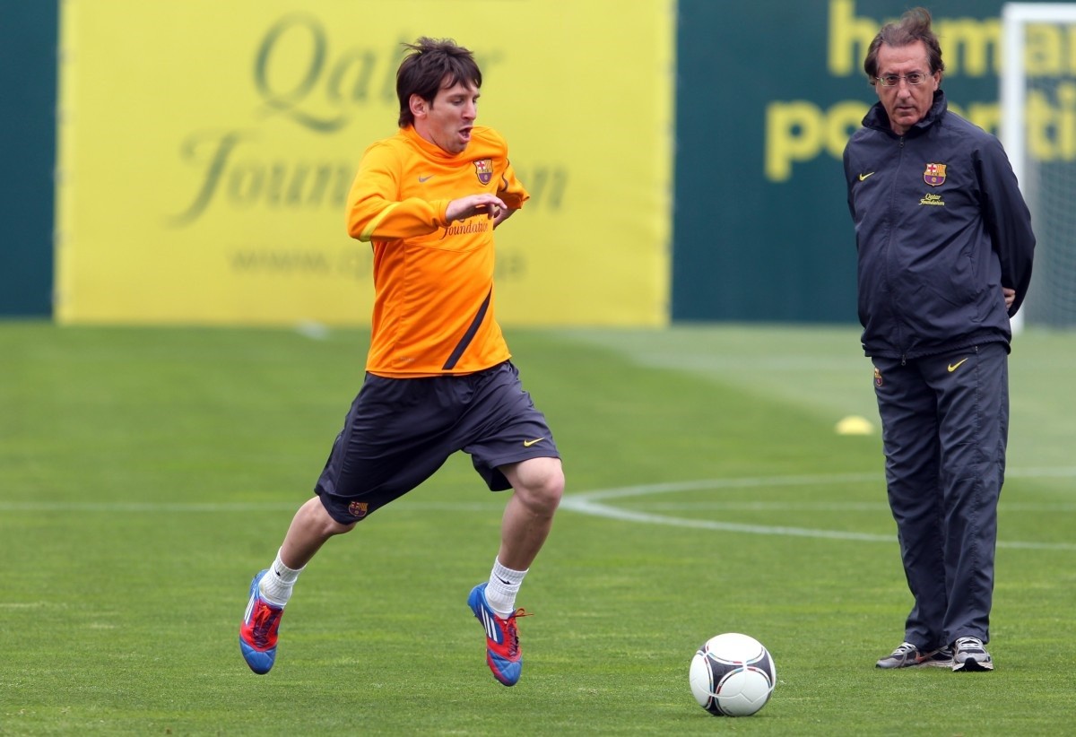 Paco Seirul·lo, en un entrenament amb Leo Messi