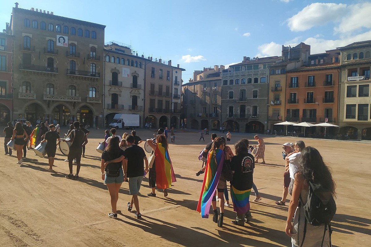Manifestació pel Dia de l’Orgull LGTBI a la plaça de Vic.