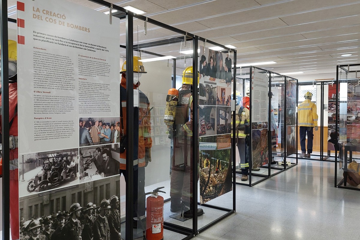 L'exposició «Bombers 40 anys» rep més d'un miler de visitants a Manresa