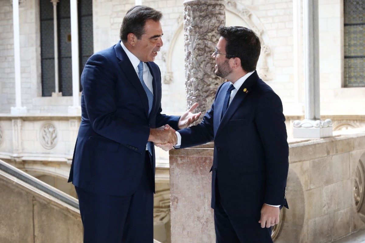 El president de la Generalitat, Pere Aragonès, i el vicepresident de la Comissió Europea, Margaritis Schinás, reunits a Palau