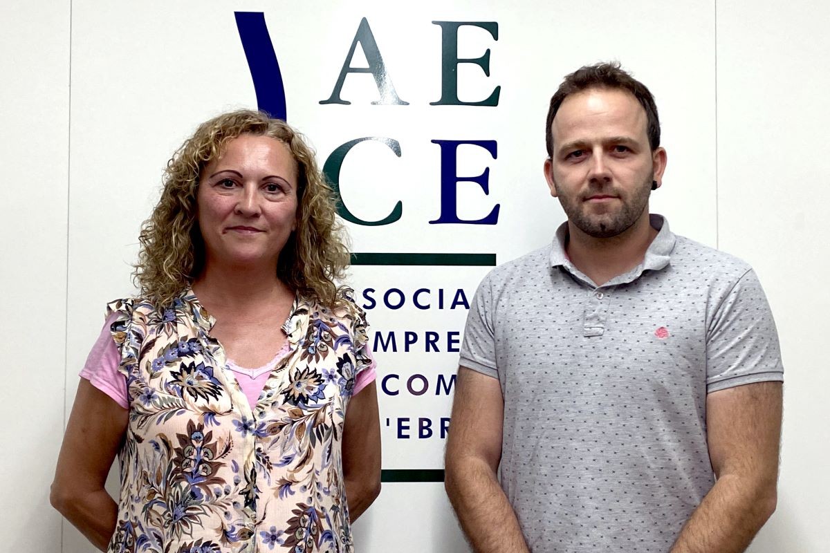 La presidenta de l'AECE, Maria José Fernández, i el nou vicepresident del Montsià, Carles Gil  