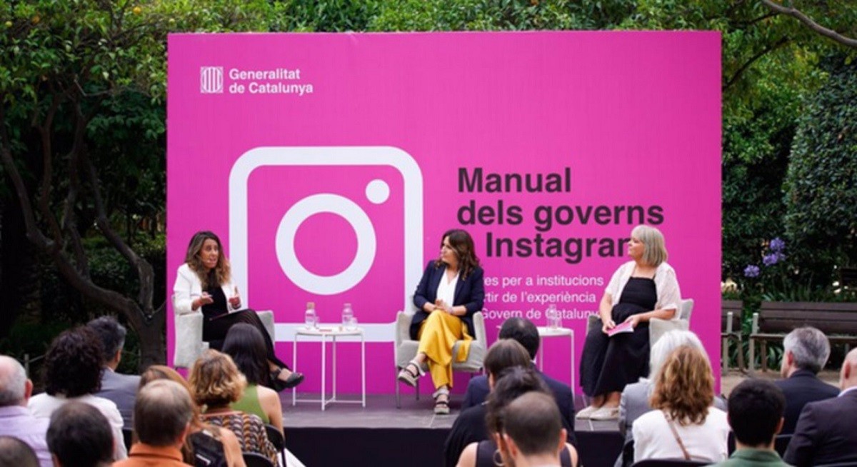 Laura Vilagrà i Patrícia Plaja presentant la guia de referència d'Instagram
