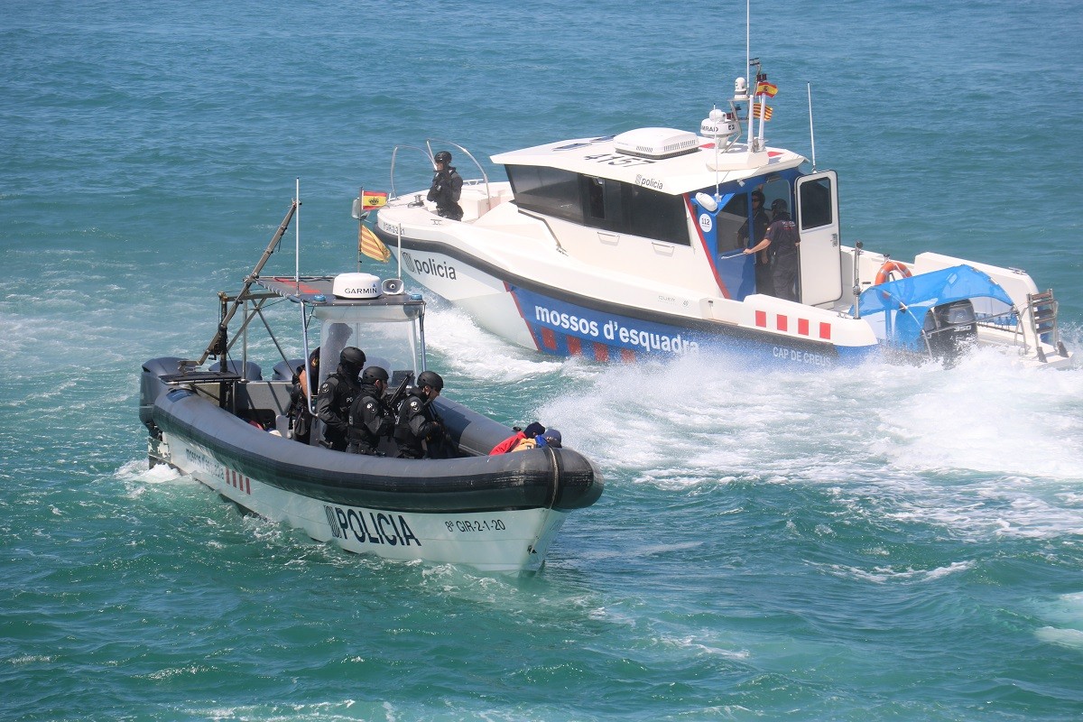 Dues embarcacions dels Mossos durant la presentació de la consolidació de la Unitat de Policia Marítima del cos