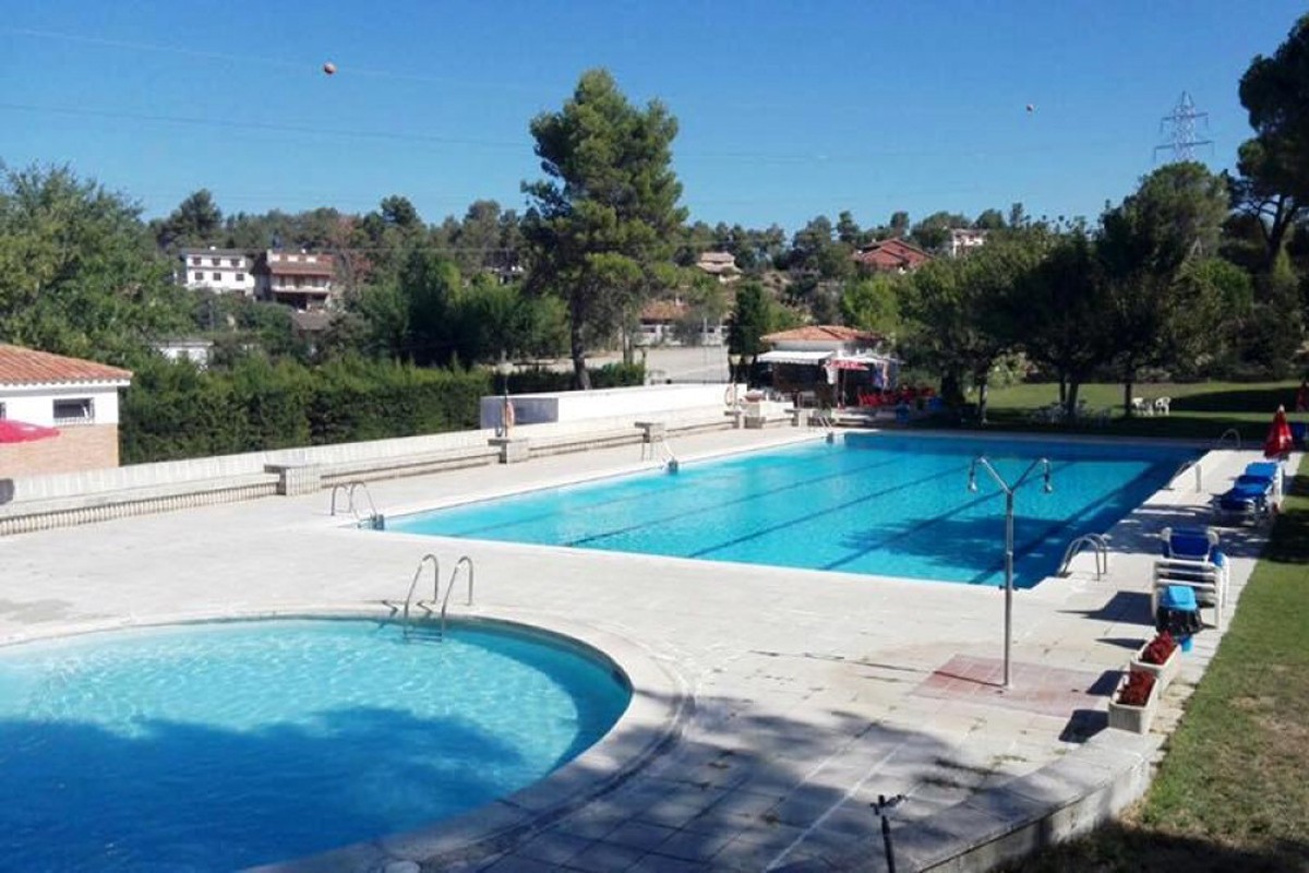 Imatge de la piscina municipal de Calders