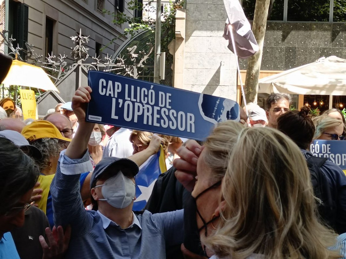 Protesta a les portes de la ICAB contra la conferència de Manuel Marchena