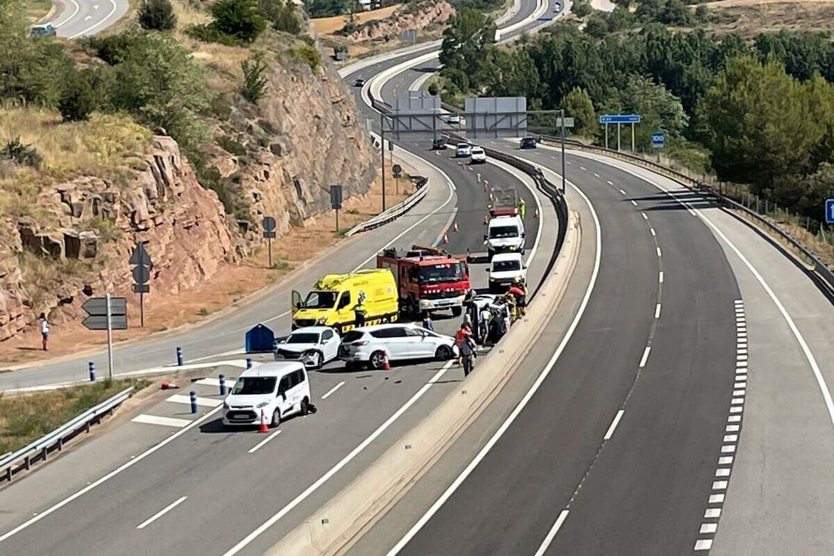 L'accident múltiple causat per un xoc frontal a Puig-reig.