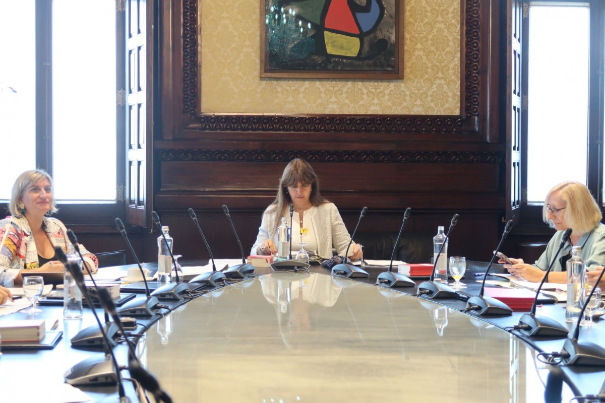 La presidenta del Parlament, Laura Borràs, durant la reunió de la mesa d'aquest dimarts