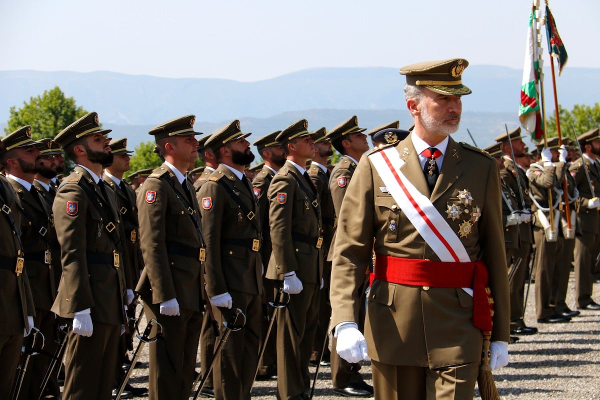 Felip VI durant l'entrega de despatxos d'aquest dimarts a l'Acadèmia de Talarn