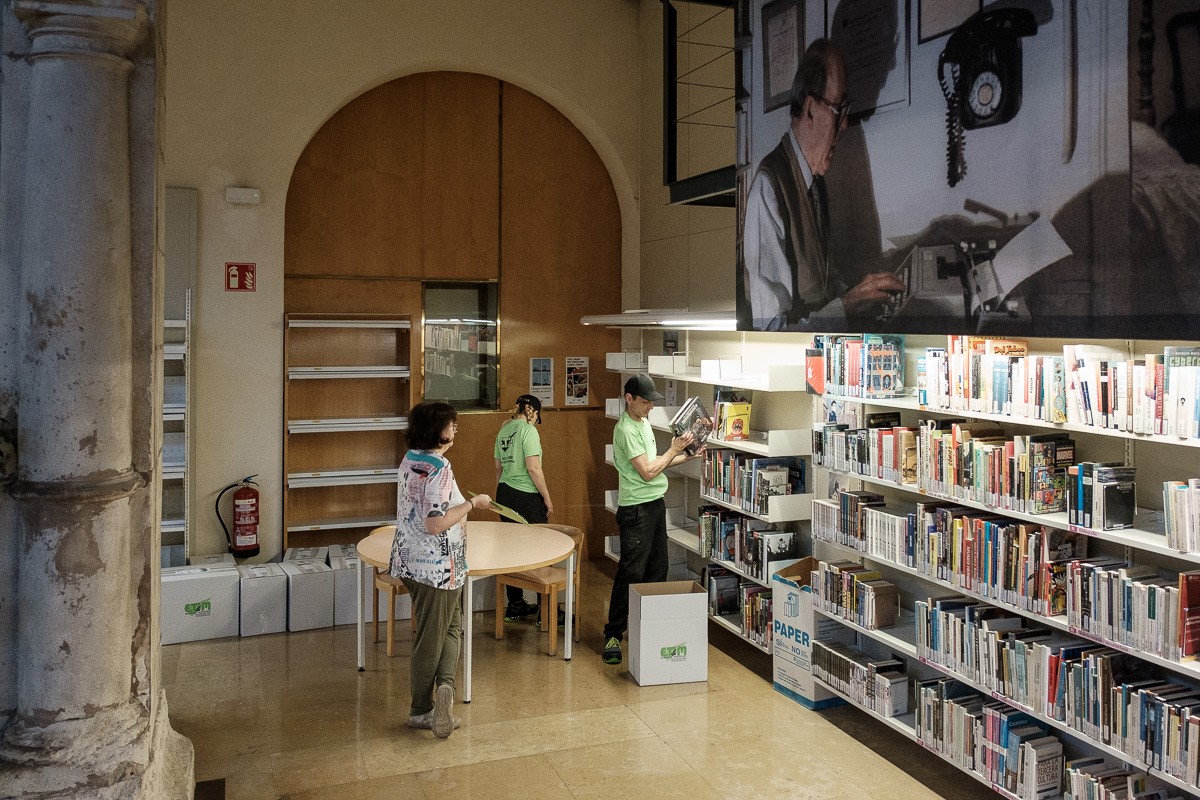 Els llibres abandonen la biblioteca Joan Triadú