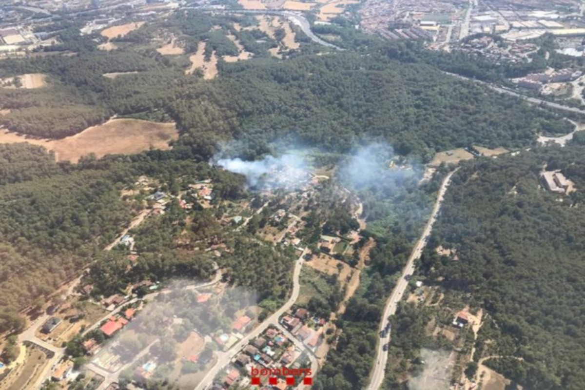 Imatge aèria del foc a la Serra de Galliners