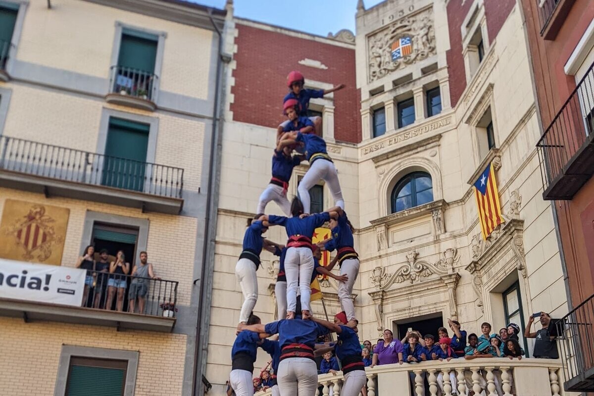 Actuació dels castellers de Berga a la plaça de Sant Pere.