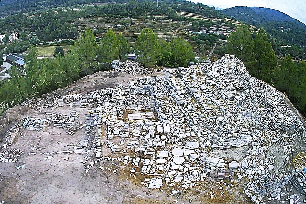 Vista aèria del jaciment arqueològic del Puig de Sant Pere