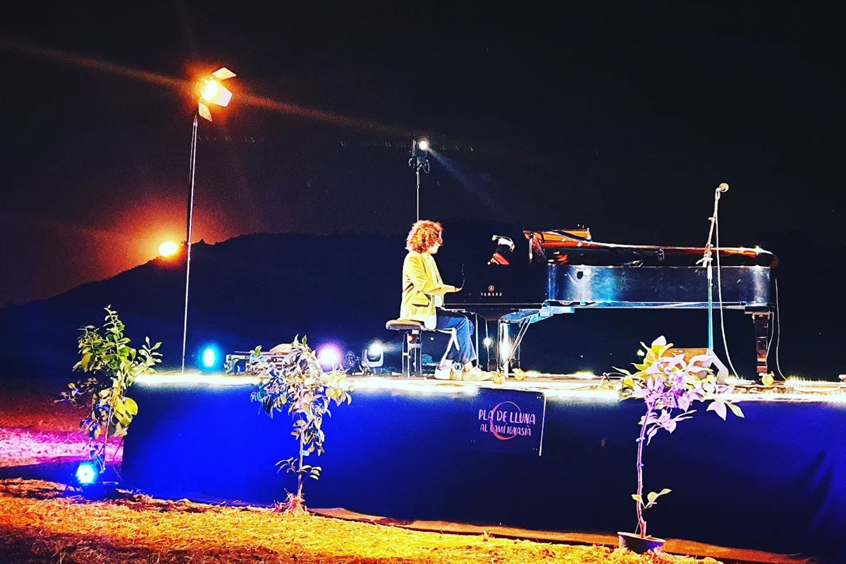 Roger Mensa i Laura Poulain han protagonitzat el concert del Pla de Lluna al Camí Ignasià