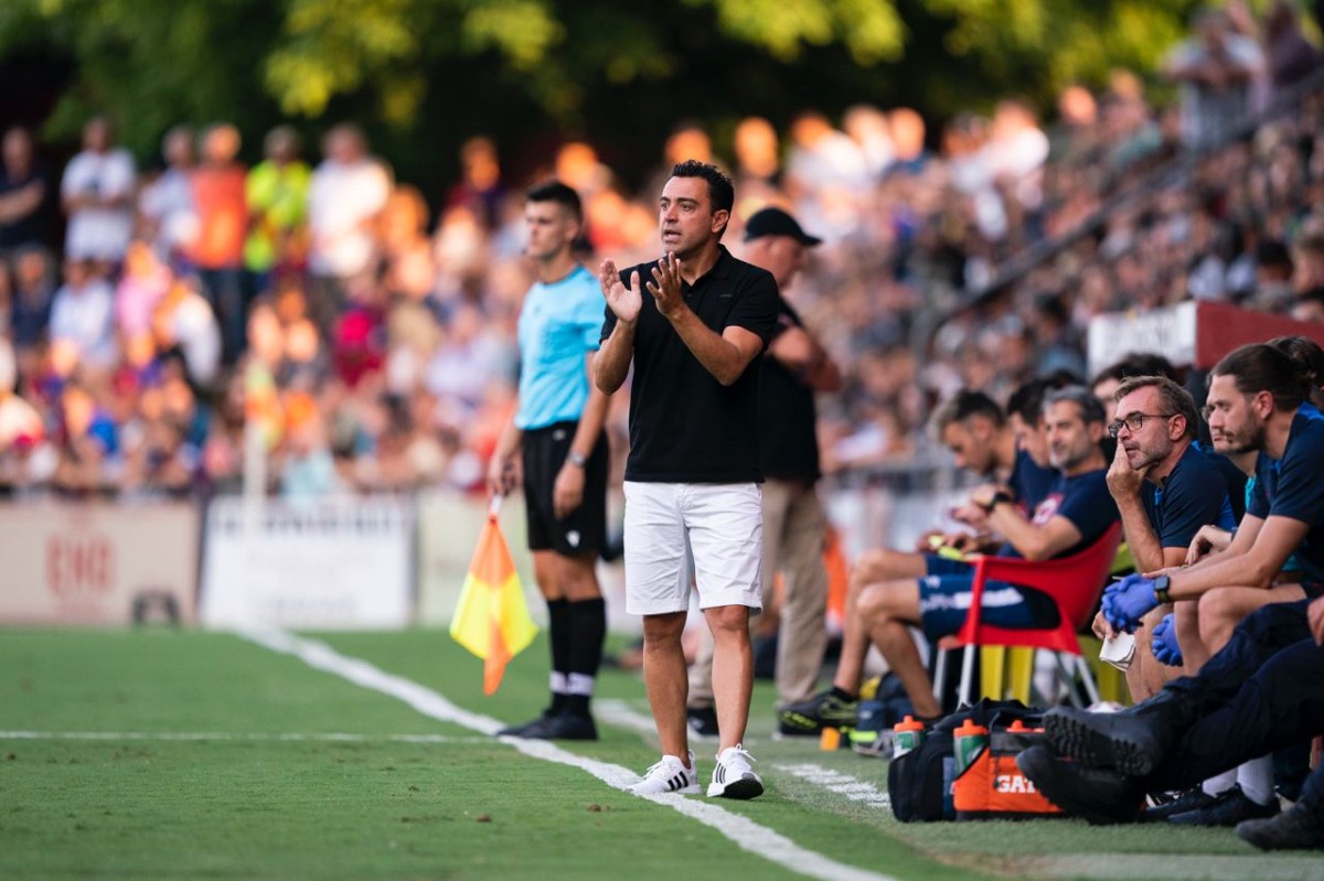 L'entrenador del Barça, Xavi Hernàndez, durant el primer partit de pretemporada contra l'Olot
