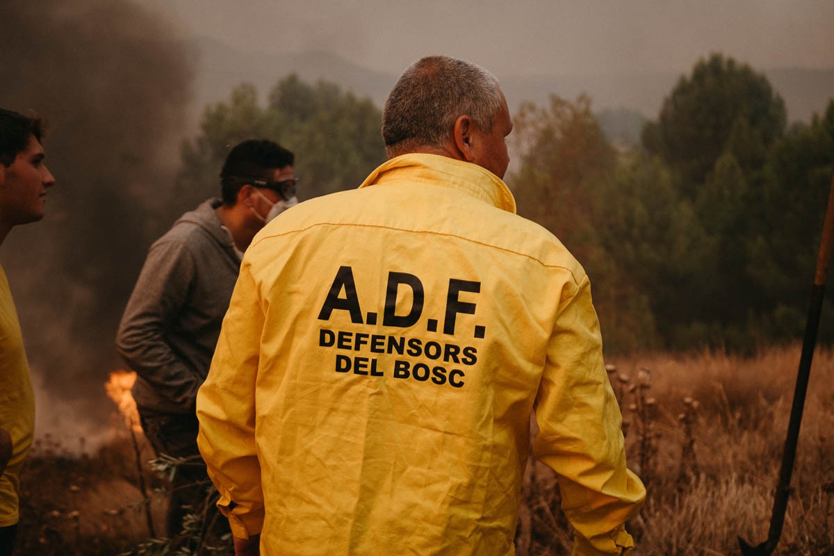 Un voluntari de les ADF en l'incendi del Bages de l'estiu del 2022