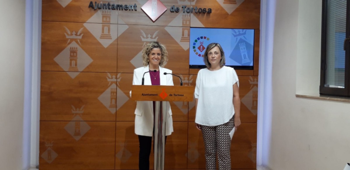 L'alcaldessa de Tortosa, Meritxell Roigé i la Regidora d'Igualtat, Dolors Bel han presentat el punt lila de la Festa del Renaixement 